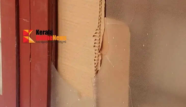 Violence at Kannur District Hospital; Window of Karunya Pharmacy broken