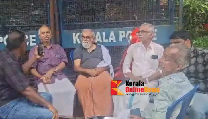 Threat to life and property: Former DYFI district office-bearer T. Purushothaman staged a sit-in protest in front of the Payyannur police station