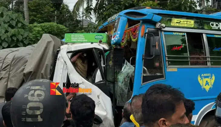 Accident involving a collision between a private bus and a lorry at Kuttiyadi, Kozhikode; 30 people injured.