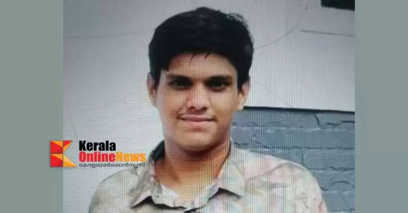 A student from Adikatalai died after his scooter overturned in Pavannur Mottai.