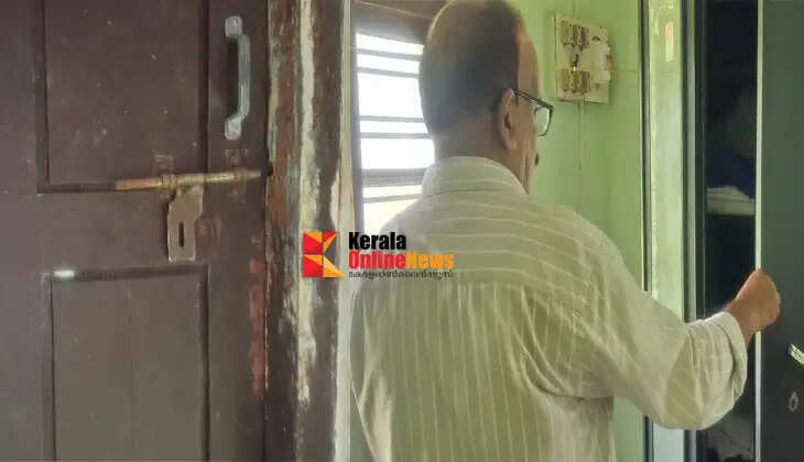 Massive theft after breaking open locked house in Thiruvalla; Items worth lakhs including gold ornaments stolen