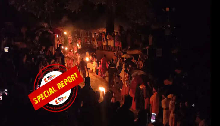 A sight that inspires fear along with devotion..! The arrival of Muthappan with firecrackers to Kottiyoor