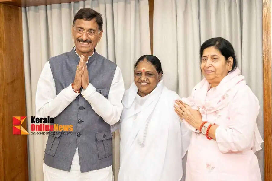 Union-Minister-of-State-for-Defence-Sanjay-Seth-visits-Mata-Amritanandamayi-Math-and-Amrita-Vishwavidyapeetham-Amritapuri-Campus.jpg