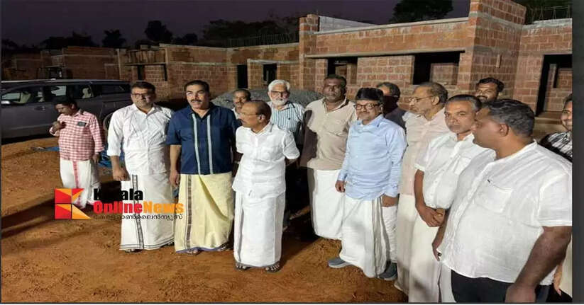 Sadiq Ali and Kunhalikutty visited the Muslim League housing complex project area in Wayanad