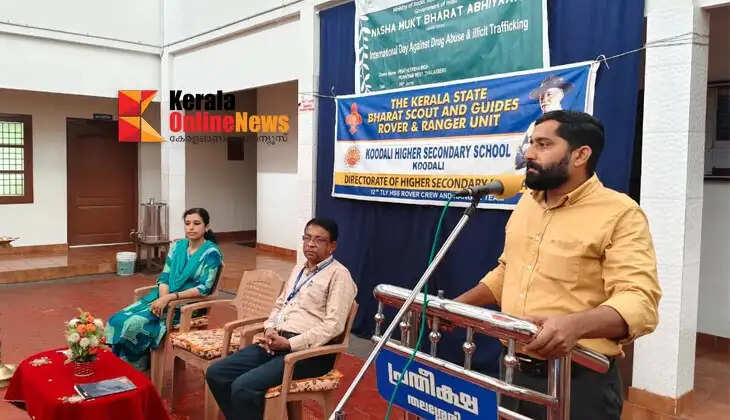 Students of Kudali Higher Secondary School celebrated International Anti-Drug Day at the Thalassery Prateshwara Detoxification Center