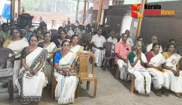 Crowds gather at the Chedicheri Chuzhali Bhagavathi Temple in Kannur for the first Bhagavatha Saptaha Yajna