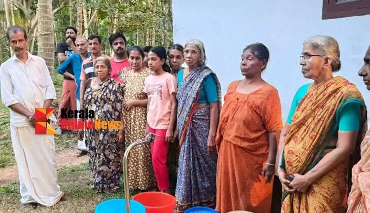 Families in Mammakunnu Kandamkuni beg for a sip of drinking water; Water Authority officials fail to repair broken water supply pipe