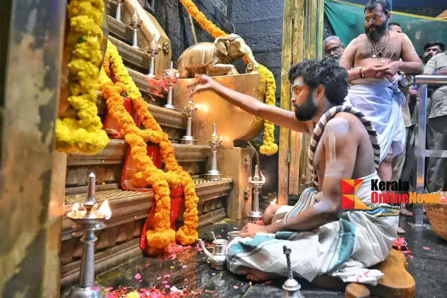 sabarimala-Padi-Pooja-at-the-18th-Padi-to-connect-with-devotees.jpg