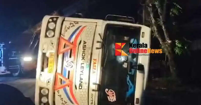 Diesel tanker lorry that overturned at Kothai corner in Payyannur removed