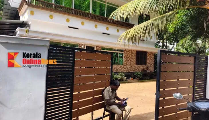 Major burglary at textile shop owner's house in Thrissur; house broken into.