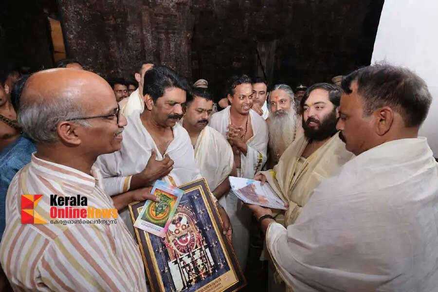 Anand-Ambani-visited-the-Rajarajeshwara-temple-to-seek-blessings-of-Lord-Rajarajeshwara.jpg