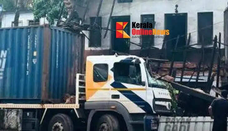 Out of control container lorry rams into building in Eripuram, destroys it