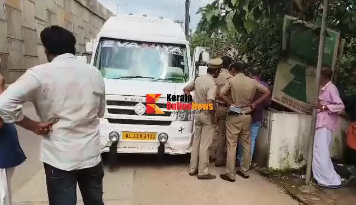 The traveler did not stop despite being signaled, and the police chased and arrested him; Pariyaram natives were caught with 3 kg of ganja in Payyannur, Kannur