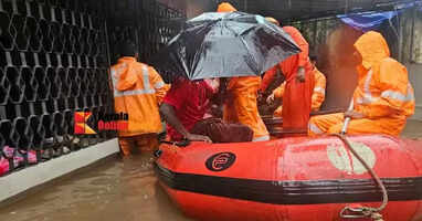 Monsoon disaster in Kerala Huge losses relief camps opened in various districts