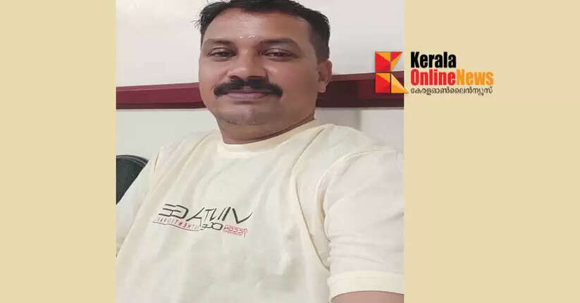 A native of Cherukunnu was found dead at a tourist home in Parassinikkadav, Kannur.