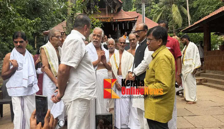 Ponnambilath Parapravan family reaches Kottiyoor Bavalikettu