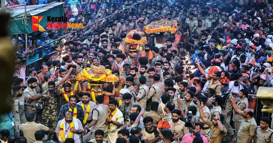 Makaravilakku performed darshan puja on Makarasankrama evening; thousands witnessed