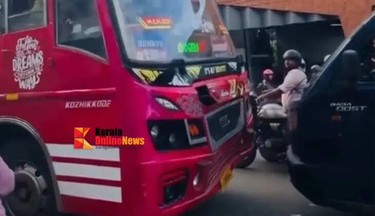 Private bus deliberately rams into pickup in Mangalore; Driver's license suspended for 6 months