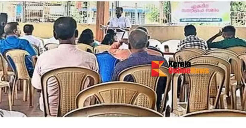 Excise arrests 3 youths with 1.100 kg of ganja while smuggling it on a bike in Thaliparambil, Kannur