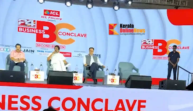 "Rijiju ji, look here!"; K.C. Venugopal MP expresses Kerala's protest by putting the Union Minister on stage
