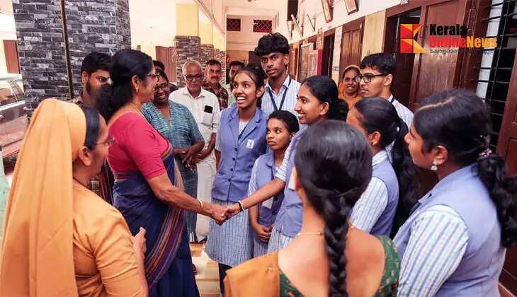 Shyamala teacher strengthens public relations in Taliparambi; enthusiastic public tour