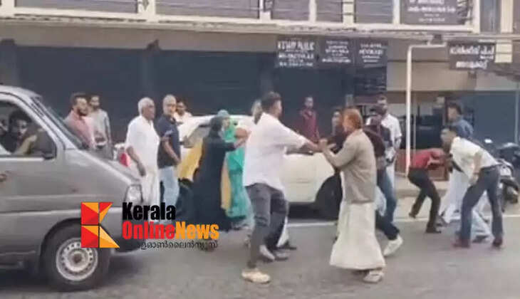 A scuffle broke out between the boyfriend's friends and the girl's relatives in front of the Thamarassery court.
