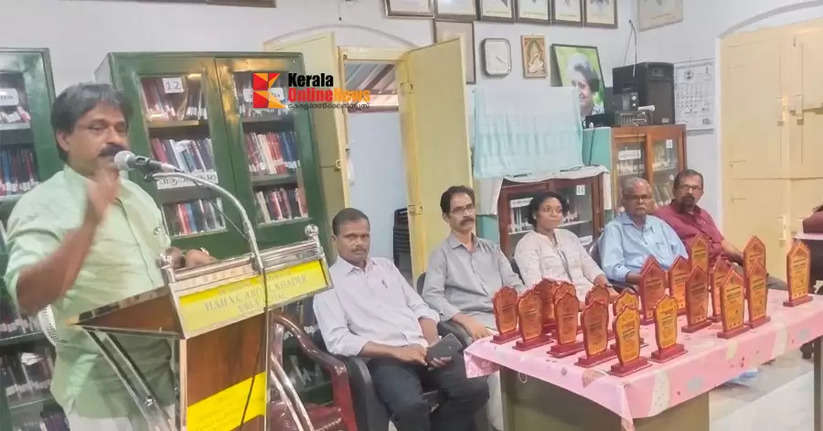 In Kannur, Samarasonani presented Balan Kaliyath Memorial Award