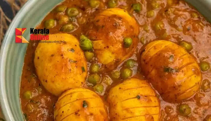 Thattukada style Greenpeas egg curry prepared