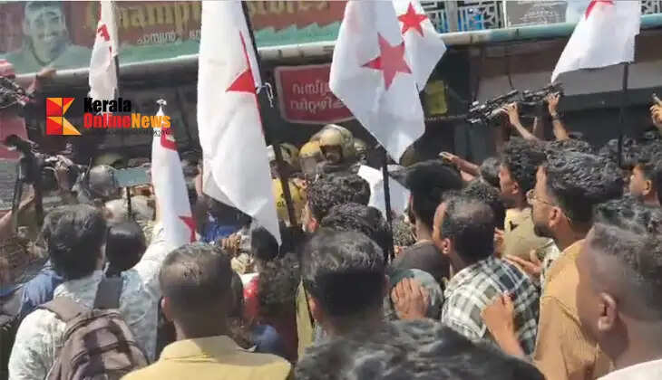 Nitin Raj's death; DYFI holds protest march to accused teacher's clinic in Chirakkuni, puts up a board saying it is closed