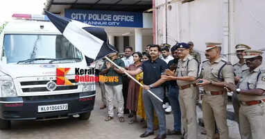 Kannur City Police Commissioner flags off newly allocated mobile forensic van