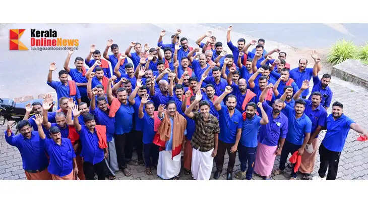 CITU workers welcome LDF candidate T.I. Madhusoodanan in Payyannur