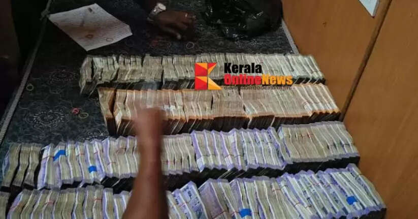 Rs 36 lakh smuggled without documents seized in Wayanad