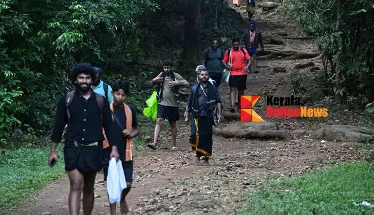 Crowds gather on the Pullumedu forest path; 3660 people reached the shrine on Friday