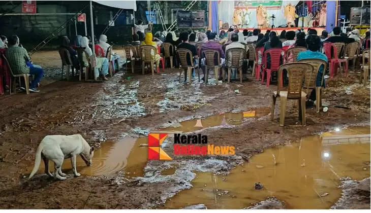 Heavy rain came as an uninvited guest, but the excitement of the match remained undiminished: The rains ended in the early hours of the morning.