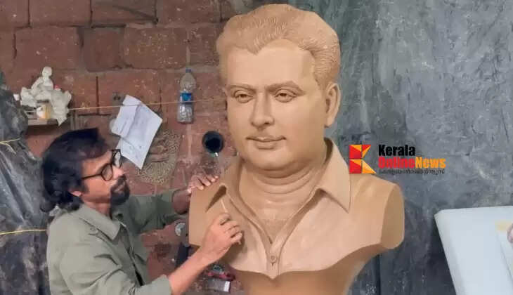 A statue of Azhikkodan Raghavan is being prepared for the CPM Kannur District Committee office.