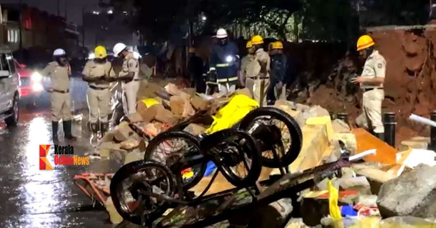 ബെംഗളൂരുവില്‍ മതിലിടിഞ്ഞ് കുടുംബശ്രീയുടെ വിനോദയാത്ര സംഘത്തിലെ രണ്ട് സ്ത്രീകള്‍ ഉള്‍പ്പെടെ ഏഴ് പേര്‍ക്ക് ദാരുണാന്ത്യം