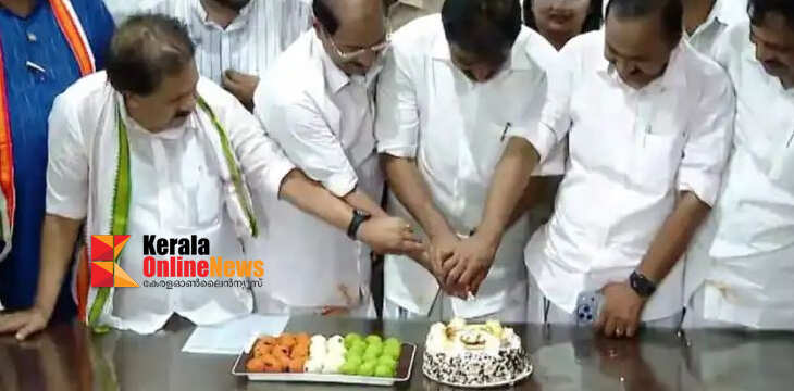 സംസ്ഥാനത്ത് യുഡിഎഫ് തരംഗം..ജനങ്ങള്‍ നന്ദി പറഞ്ഞ് കോണ്‍ഗ്രസ് നേതൃത്വം; ആഹ്ലാദ പ്രകടനം തുടങ്ങി പ്രവര്‍ത്തകര്‍