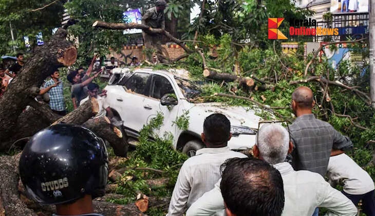 ഉത്തർപ്രദേശിൽ കനത്ത മഴയും കൊടുങ്കാറ്റും: 27 മരണം, വ്യാപക നാശനഷ്ടം